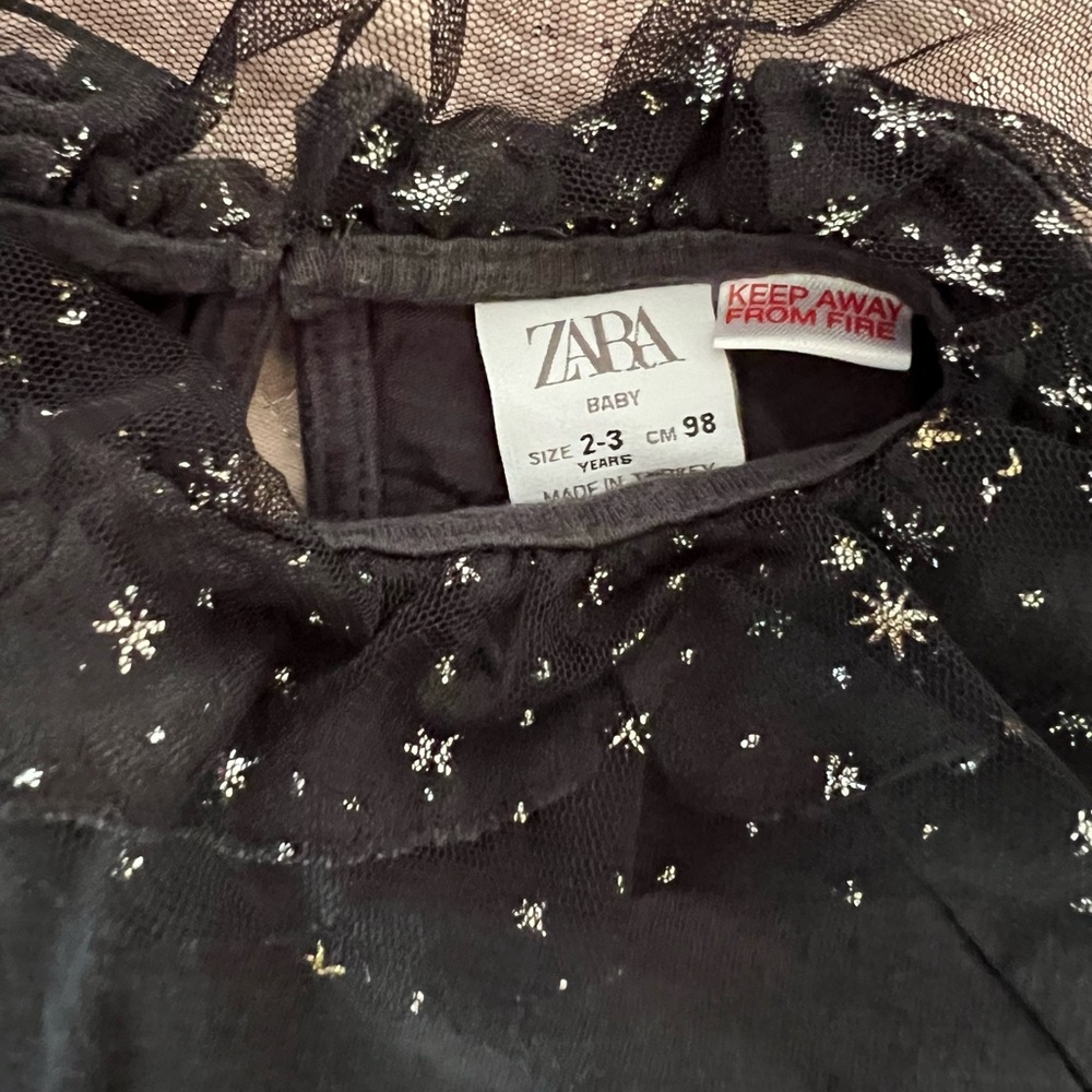 Zara tshirt with foilized tulle Peter Pan style collar, size 3t - Picture 2 of 7